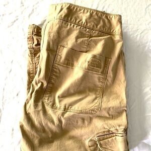 The North Face Women's Capri Size 6